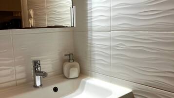 Shower, towels
