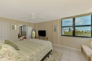 3 bedrooms, iron/ironing board, free WiFi, bed sheets - Harbor Towers 628 - Tropical Sands Accommodations (Siesta Key)