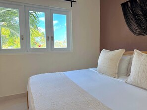 1 bedroom, iron/ironing board, WiFi, bed sheets - Beachside 1BR Apt - Pool & Steps to the Beach (San Juan)