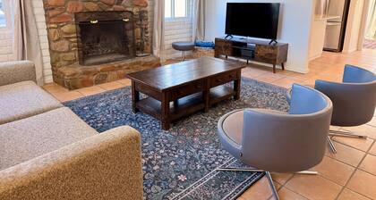 Family & Pet friendly Patagonia home + Volleyball Court & Firepit
