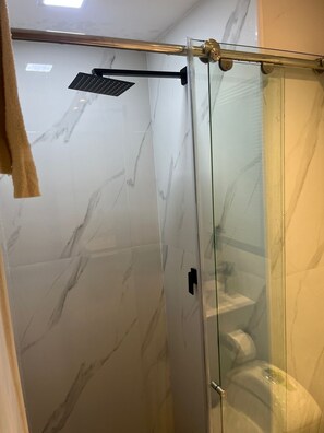 淋浴設備、提供毛巾、廁紙