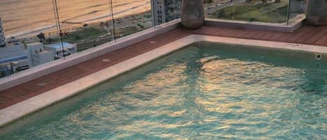 室外泳池、暖水池