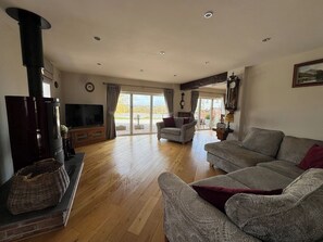 Living area - The Cowshed -- near Alton Towers! (Fulford)