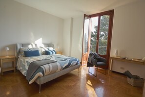 4 bedrooms, iron/ironing board, Internet, bed sheets - Comfortable lakefront family apartment (GERA LARIO)