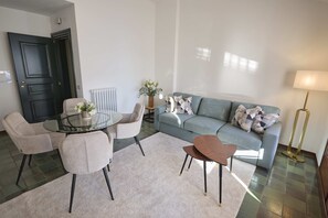 TV - Charming one-bedroom lakefront apartment (GERA LARIO)