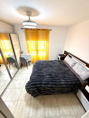 2 bedrooms, iron/ironing board, bed sheets - Arcoiris 1 - Two Bed (Callao Salvaje)