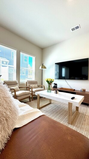Smart TV, table tennis - Your Perfect Getaway – Clean, Modern & Prime Location (Greer)