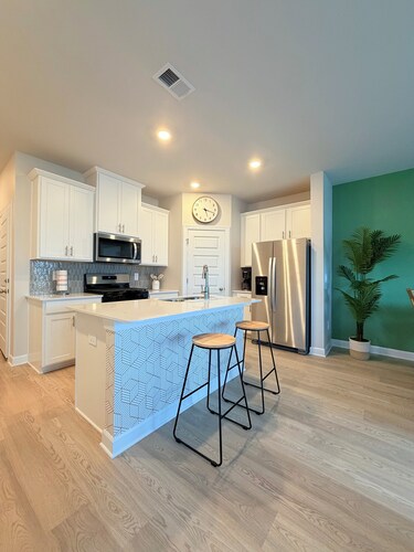 Your Perfect Getaway – Clean, Modern & Prime Location