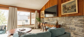 Heritage Carriage House in Cataraqui Village