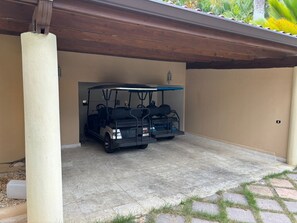 Property grounds - Beautiful and spacious villa for rent in Casa de Campo (Romana)