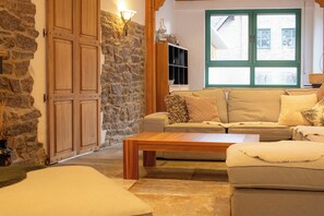 Unclassified image, 2 of 6, button - Vrbo Property (Antweiler)