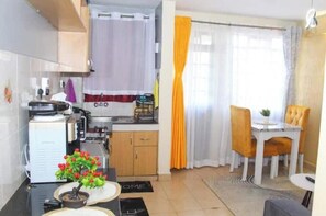 Private kitchen - Cijana Gardens: Cozy Elegance Steps from Sarit Centre (Nairobi)