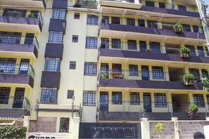 Exterior - Cijana Gardens: Cozy Elegance Steps from Sarit Centre (Nairobi)