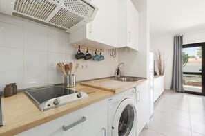 Fridge, microwave, stovetop, coffee/tea maker - Casa Simona Corralejo  (Corralejo)