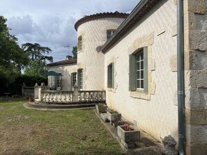 Property grounds - Charming 3-bedroom building with AC in lovely Condom (Condom)