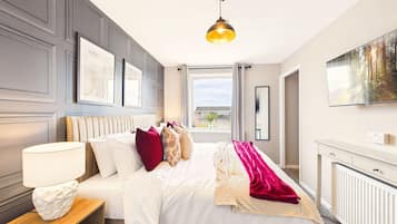 5 Schlafzimmer, Schreibtisch, WLAN