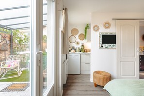1 bedroom, WiFi, bed sheets - La Beunaise Guest Room with Wi-Fi (Rochefort)