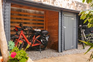Exterior detail - La Beunaise Guest Room with Wi-Fi (Rochefort)