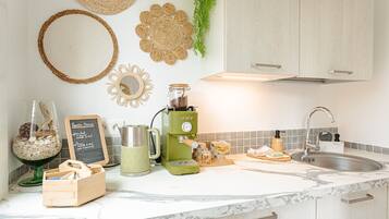 Fridge, coffee/tea maker, electric kettle, cookware/dishes/utensils