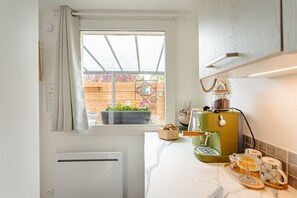 Interior - La Beunaise Guest Room with Wi-Fi (Rochefort)