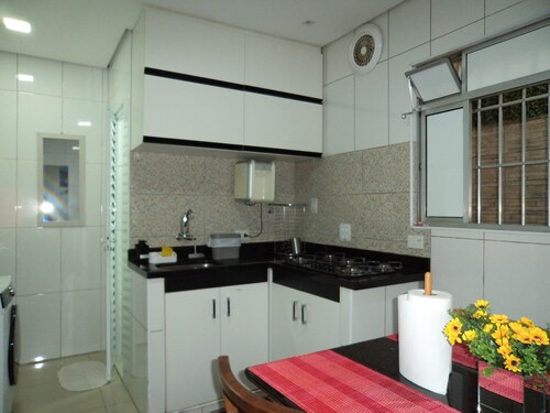 Cozy house with easy access to the Vila Sônia metro station.