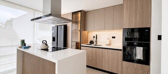 Modern 2BR/2.5BA Apartment Near Remigio Crespo - Walk to Cafés & Dining