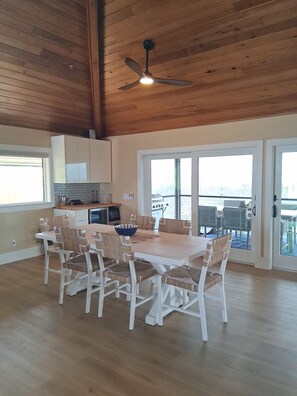 Luokittelematon kuva, 5 kautta 11, painike