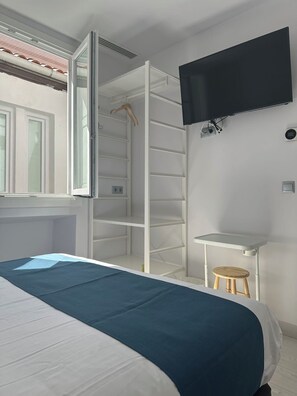 Habitación Deluxe doble | Espacio para trabajar con un portátil y wifi gratis