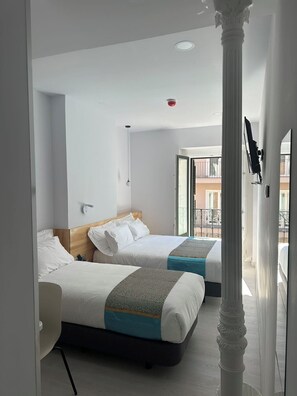 Deluxe Triple Room - Hostal Palacio Leganitos (madrid)