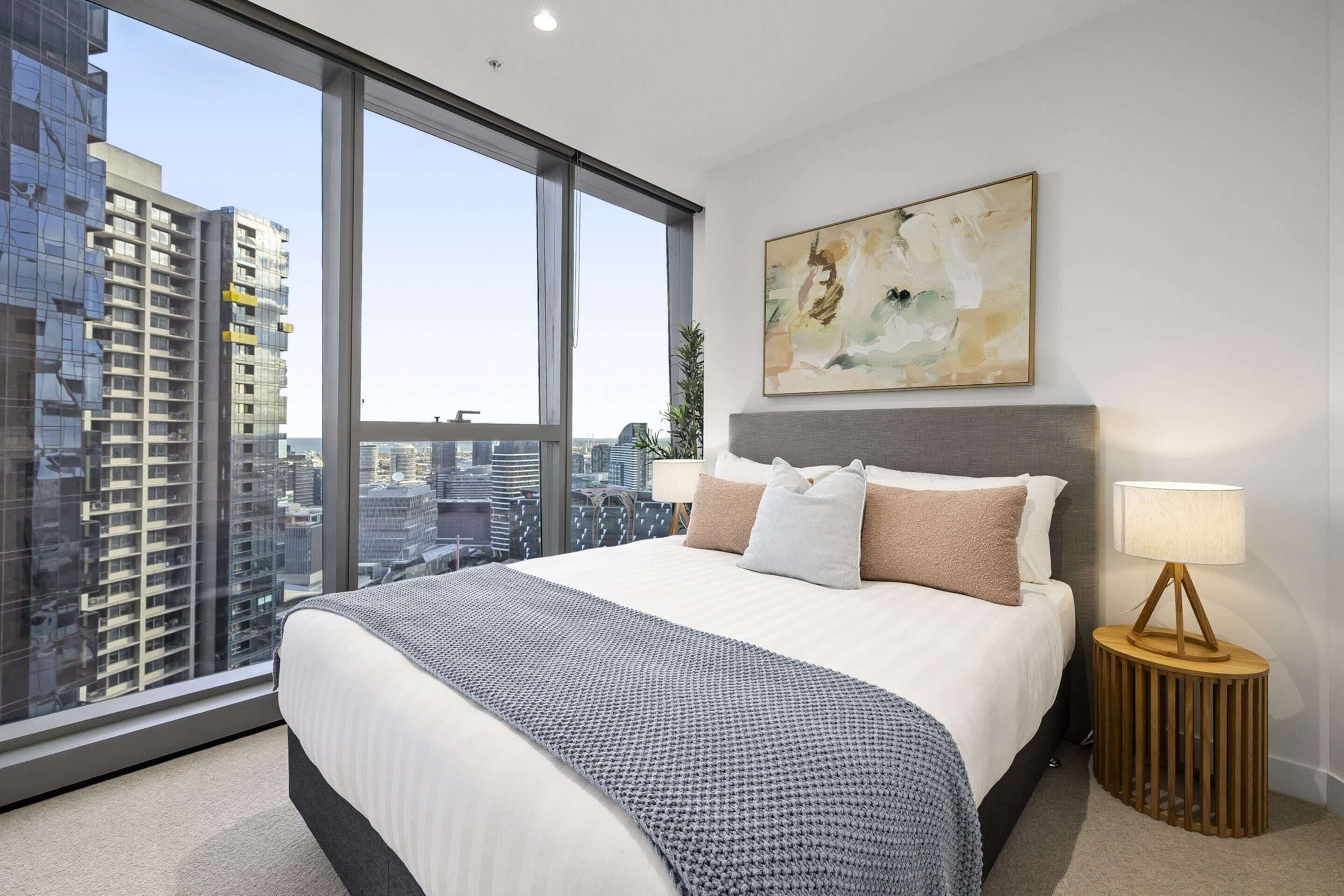 2 bedrooms, laptop workspace, bed sheets