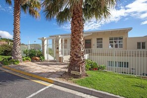 Property grounds - Entabeni Guest House : Standard Double or Twin Room with Mountain View (Cape Town)