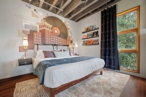 Desk, WiFi, bed sheets - Renovated Studio Steps from Atlanta Beltline (Atlanta)