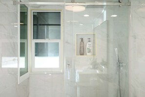 Shower, hair dryer, towels, soap - @ Marbella Lane - Chic Panoramic OceanView Retreat (Laguna Beach)