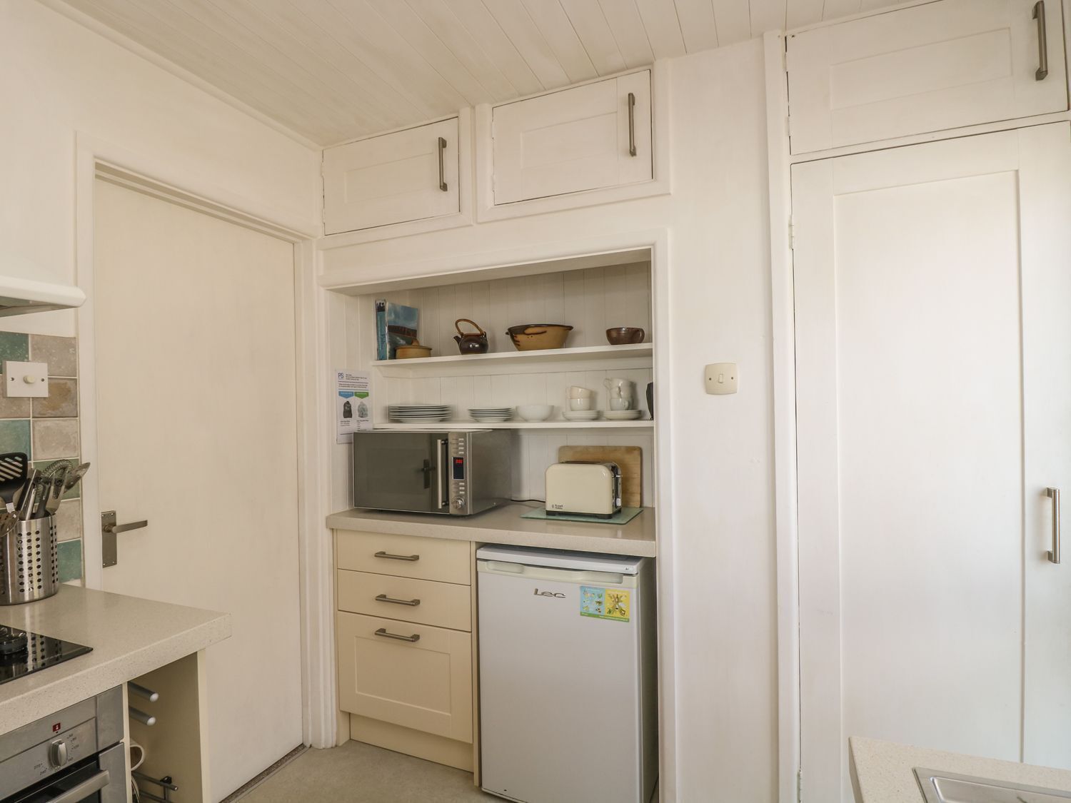 Dishwasher, cookware/dishes/utensils