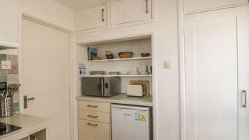 Dishwasher, cookware/dishes/utensils