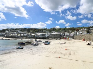 Beach nearby - Wootton Gray (Penzance)