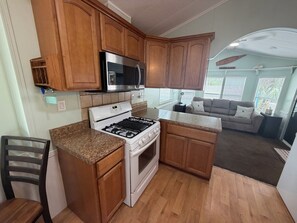 Private kitchen - Welcome to the Sugar Shack in our unique fishing village of Homosassa. (Homosassa)