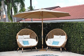Terrace/patio - Tropical Flamingo Villa – Private Heated Pool Retreat for 8 Guests (Miami)