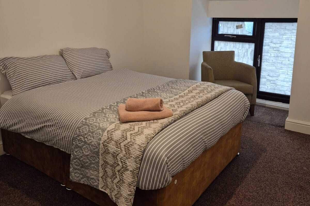 Economy Double Room, 1 Double Bed, Non Smoking, Shared Bathroom