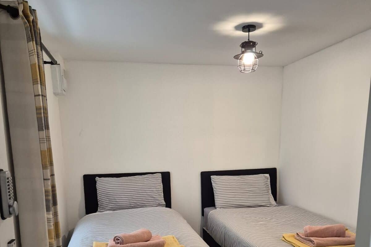 Economy Twin Room, Shared Bathroom