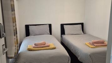 Economy Twin Room, Shared Bathroom