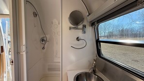 Handtücher, Seife, Toilettenpapier
