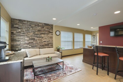 Chic, Modern One Bedroom Suite