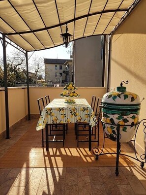 Outdoor dining - Vrbo Property (Tavernelle)