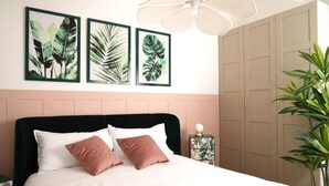 A bedroom with a bed, a nightstand, a ceiling fan, and a wardrobe. - The Rose Cottage (Tavernelle)