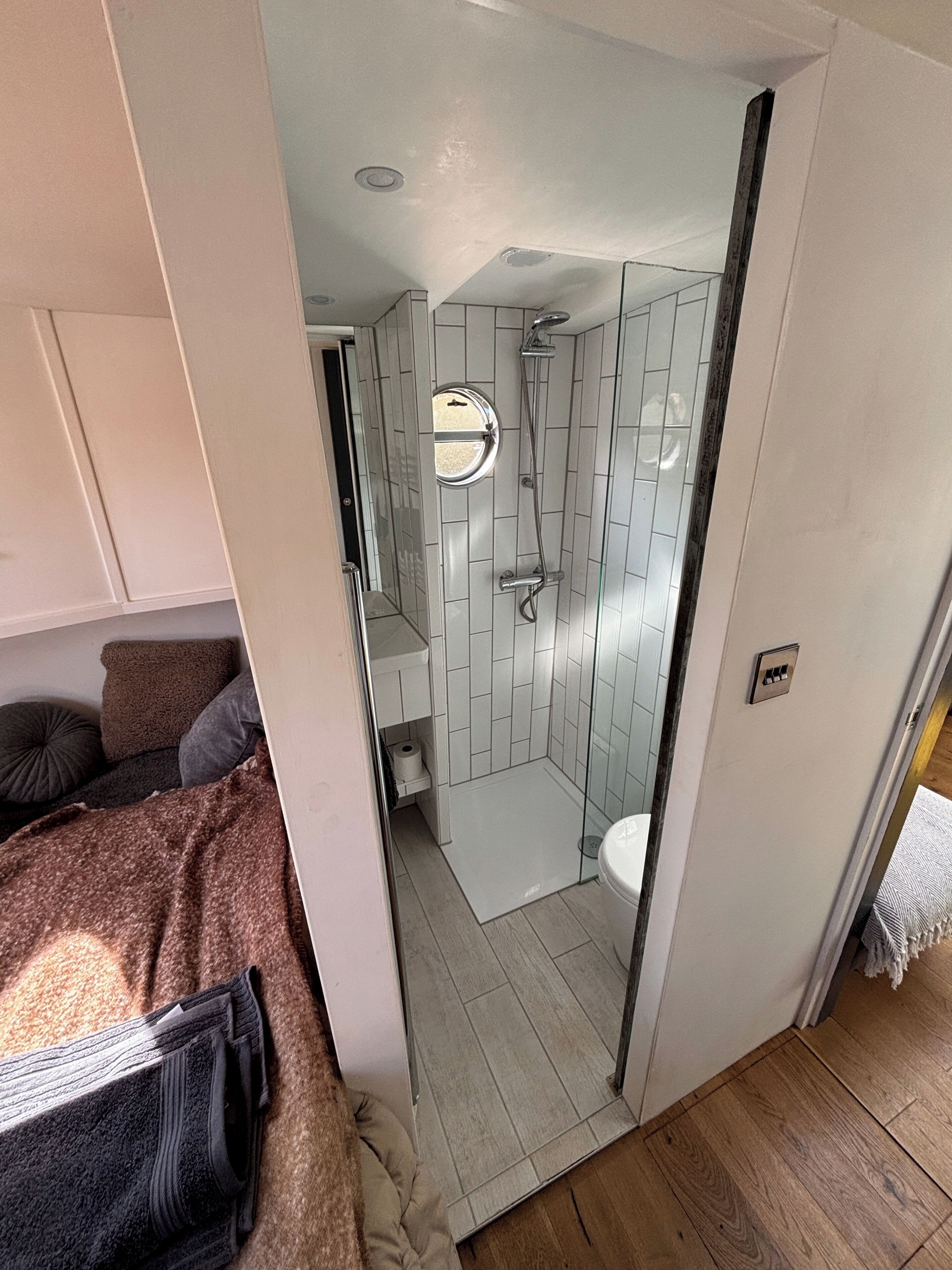 Shower dan handuk