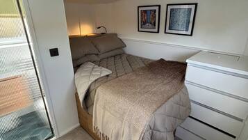 2 kamar tidur, Wi-Fi gratis, dan seprai linen