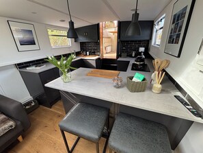 Private kitchen - Unique 2 Bed Waterside Retreat, Pet Friendly (Worcester)