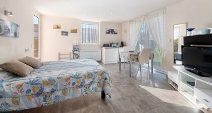 Guest Room "Chez Odile" near the Beach and GR34 Trail
