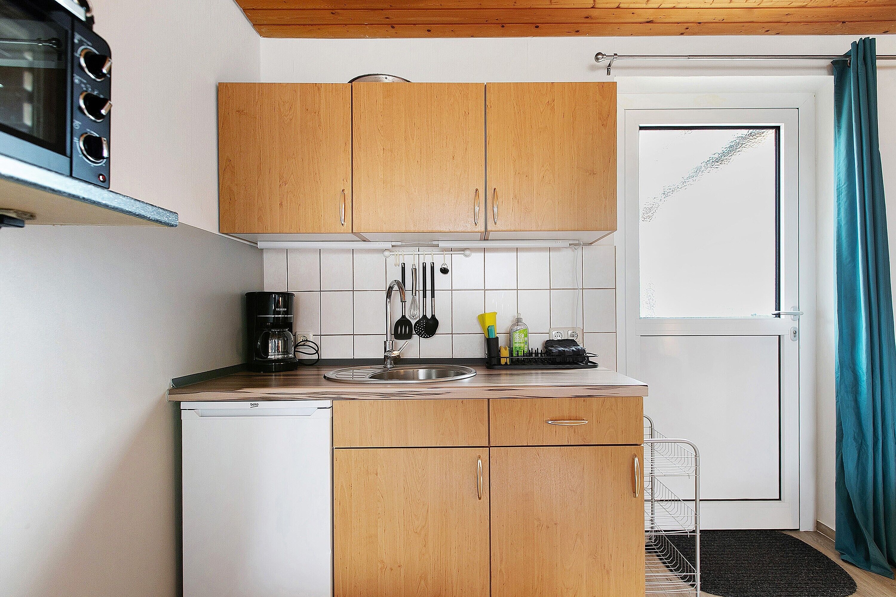 Fridge, stovetop, coffee/tea maker, electric kettle